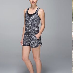 Lululemon The Runsie Romper Flowabunga Black Size 4 Built -In Liner One Piece
